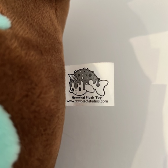 Tasty Peach Studion Mint Chocolate Chip Nomwhal plush - Picture 5 of 8